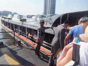 Boot fahren auf dem Chao Praya River Bangkok